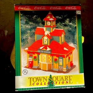 Vintage Coca Cola Town Square Collection ‘South Station’ porcelain Xmas house.